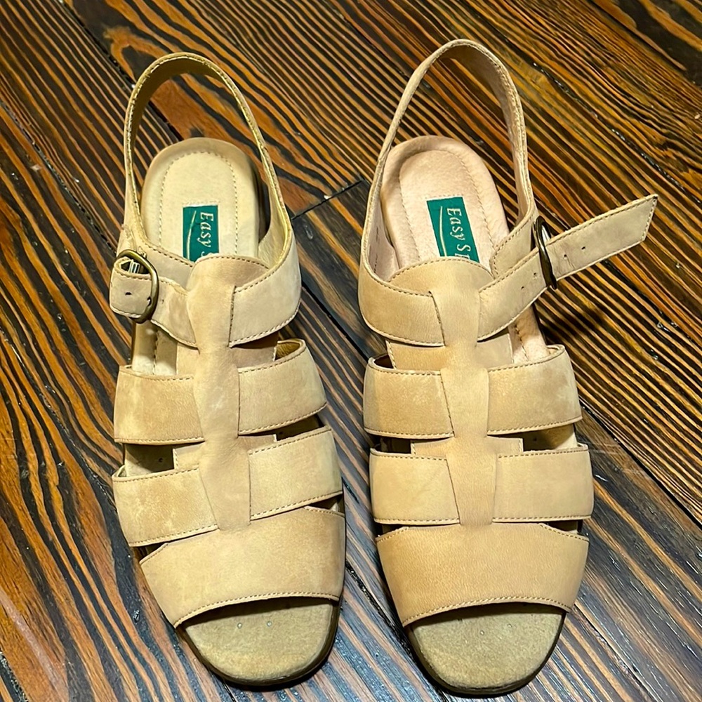 Women’s tan sandals